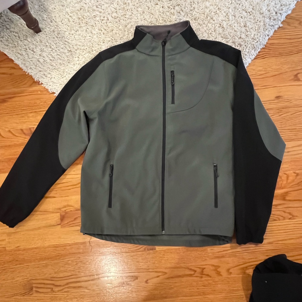Size XXL Men's olive green and black jacket w/3 external zipper pockets